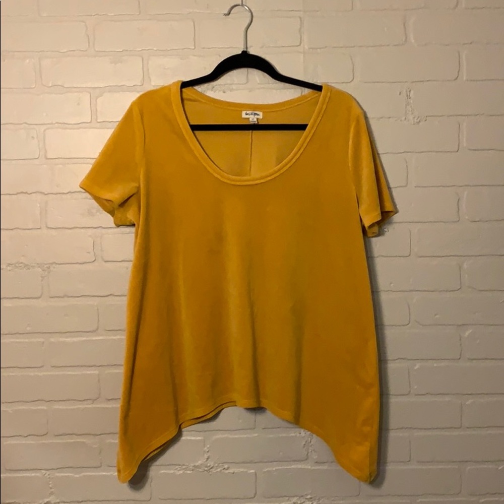 Mustard yellow short sleeve flowie shirt